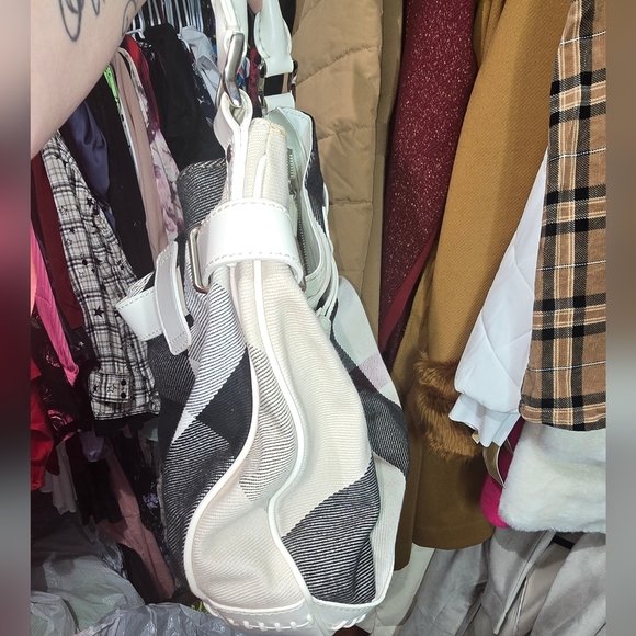 🍁🍂🍁🍂🍁NEED GONE LIKE NEW Burberry Bag MegA Check Nova Leather Buckle Hobo - Picture 15 of 16